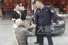后续！全网怒喷老人给城管下跪，知情人士曝光，一则图片披露真相图片
