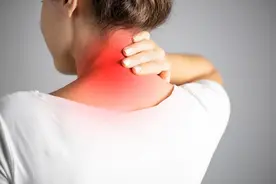 颈椎不好不仅仅是脖子不适，若出现这4种症状，可能与颈椎病有关图片