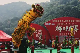 中日韩三国舞狮对比欣赏，中国舞狮惊艳世界！国外网友评论笑喷。图片