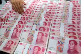 我出80万给儿子买房，无意听见儿子儿媳对话，决定回农村养老图片