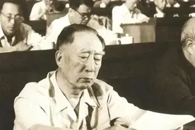 北平解放后，组建华北局领导班子，薄一波领衔，6位委员都有谁？图片