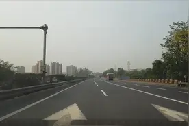 开车跑高速必须认识的5种标线，新手上高速前要懂，有利安全驾驶图片