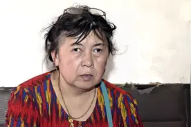 她独自抚养男孩十二年，可是到了如今，孩子的生父却想将孩子要走图片
