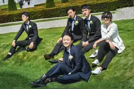 14年无绯闻、无婚变宠妻狂魔的张若昀，不愧为内娱最后的纯爱战神图片