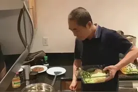 张艺谋辟谣移民美国，没全家跑路，卖豪宅是为了照顾父母图片