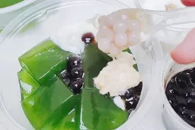 美食厨房 ｜椰奶艾草冻图片