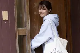 村山优香大胆写真惊艳亮相，散发出令人窒息的诱惑力！尽情欣赏吧图片