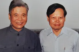 1986年，邓稼先和杨振宁最后一张合影，一个月后，邓稼先与世长辞图片