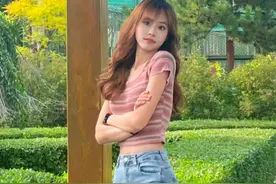 紧身牛仔裤女孩身材一级棒图片