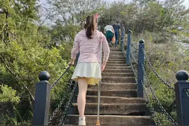 6小时20分！重庆女子单腿登上三峡之巅：曾挑战青海拉脊山图片