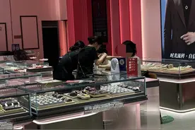 部分品牌金价跌破600元，消费者多为刚需群体图片