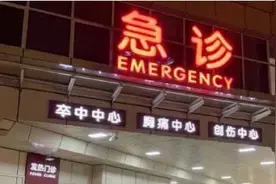 女孩被毒蛇咬伤，宁死不说种类丧命，母亲翻看手机后，发现了真相图片