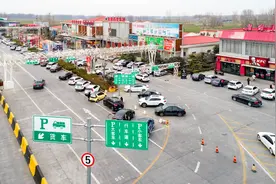 高速收费小“漏洞”，年前把车停服务区，免费时再开回家可行吗？图片