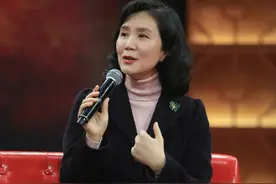 知名女演员，父亲是老戏骨，与青梅竹马生一双儿子，恩爱40余载图片