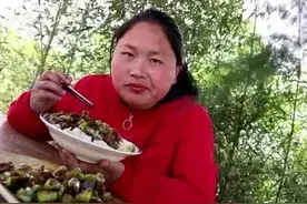 安徽农村女网红胖妹无肉不欢，顿顿高盐高油，32岁看起来就像大妈图片