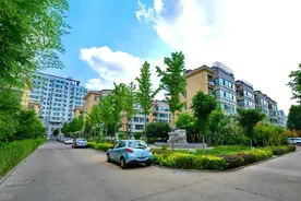 当年和同学一起深圳买房，他买龙华，我买龙岗，如今我俩差距真大图片