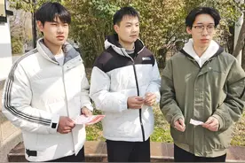 老人摔倒遇险，南阳市四名大学生暖心救助——青春有我 善举暖城图片