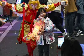 千厮门大桥再度“封桥”迎客图片