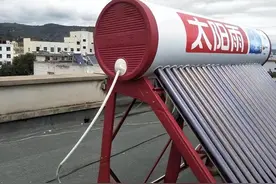 红极一时的太阳能热水器，为何被嫌弃了？听内行人说完，恍然大悟图片