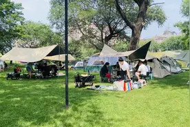 “夏”一站 “趣”江城！| 江畔露营有多快乐？夏日松弛感轻松拿捏！图片