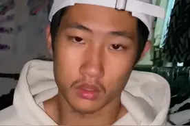普通男生于文亮10天涨粉100万，本人回应：很多人让我趁现在赚钱，如果我爸赚不了了，我一定会接广告图片