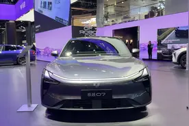 吉利又添一台好车！中大型不到21万，SEA浩瀚打造，极越07买吗图片