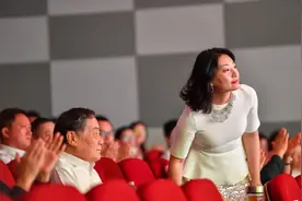 宗馥莉被农夫盯上了！接班100天后，钟睒睒敲开娃哈哈大门！图片