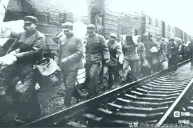 70年代，军列闷罐车运送新兵，车内那股浓烈味，想起都直冲大脑。图片