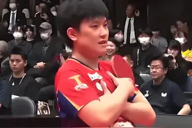 致敬还是模仿？张本智和做樊振东巴黎奥运会相同庆祝动作图片