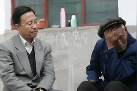 杨虎城离世56年后，其孙子找到参与者，对他笑道：祝您活到110岁图片