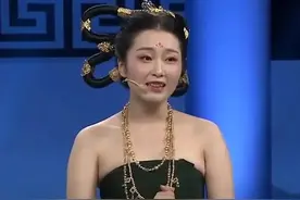 美女用三套房换木雕，被婆婆逼离婚前来鉴宝，专家：你站稳我再说图片