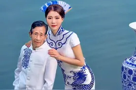 为报父恩，放弃价值千万公司，带父环球旅行的张白鸽，如今怎样图片