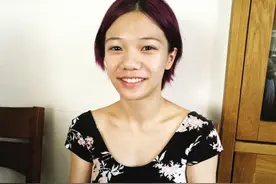 浙江女孩被父母遗弃，美国养母领养18年后，她名校毕业回国寻亲图片