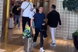 宏远凯旋！海哥精神抖擞 徐杰很低调 杜锋受球迷热捧 周琦看比赛录像图片