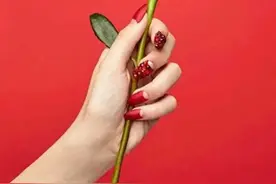 女人最喜欢被亲哪里？5个让她们荷尔蒙飙升的部位揭秘图片
