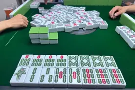 打麻将时，不能穿这四种衣服，小心给自己披上“衰衣”图片