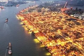 中英双语 | 秋平：新时代全面深化改革在经济建设领域取得重大成就图片