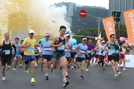 上海静安半程马拉松鸣枪开跑，警用无人机首度用于马拉松赛事保障图片