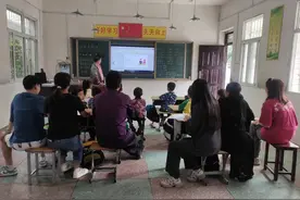 西峡县回车镇垱子岭小学：举行班主任班会课大比武活动图片