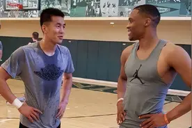 去你的篮球梦！看了这8张照片 你就明白为何普通人打不了NBA图片