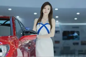车模刘琴， 车模中的劳斯莱斯，清纯甜美，初恋女友般的感觉？图片
