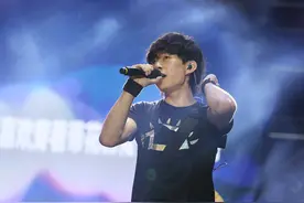 票卖光了人没来！赵雷巡演提质疑，经纪人回应了图片