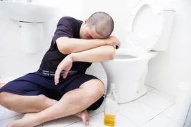 男人最好的尿尿姿势，竟然是这个！图片