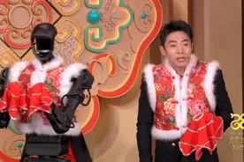 撒贝宁cos春晚机器人，哪吒打人敖丙劝架？网友：太有节目了！图片