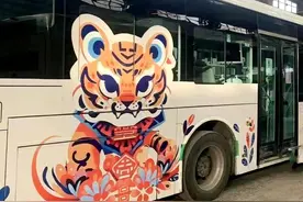 包头：“十二生肖”系列生日主题公交车惊喜上线，等你来打卡！图片