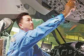 厦航机务张永欢：检修上百个项目 确保飞机安全图片
