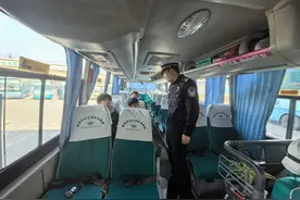汉中汉台交警进企业 排查隐患防事故图片
