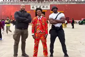 打脸西方污蔑，让2亿美国人见真实中国：甲亢哥爆火原因，找到了图片