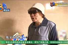 记者采访电梯问题，结果被困在电梯图片