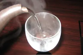 开水是不是万能药？饮料竟然是解药？这样喝水感冒好的快！图片